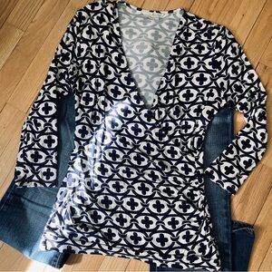 EUC Boden Elodie stretch faux wrap 3/4 sleeve top. Black White print Size 10